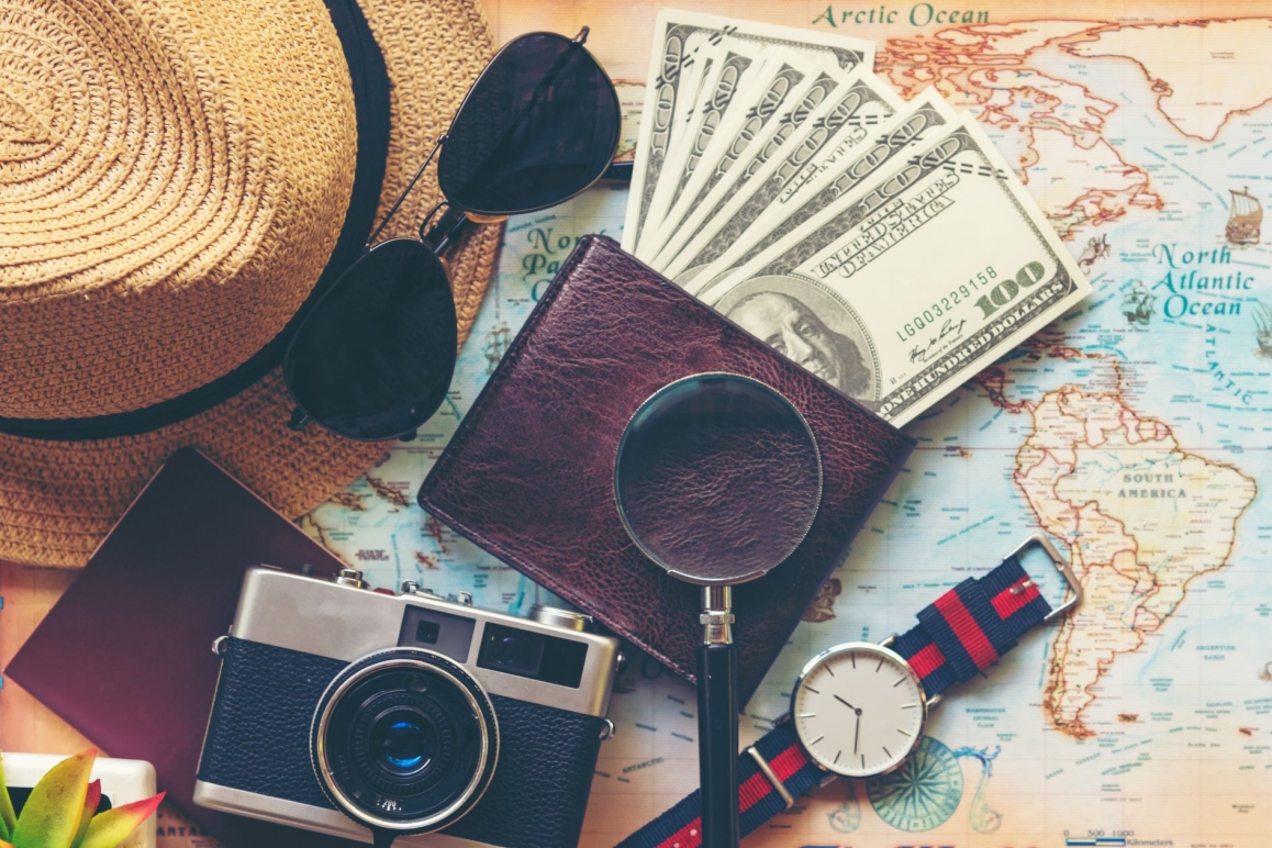 traveling the world safely with money