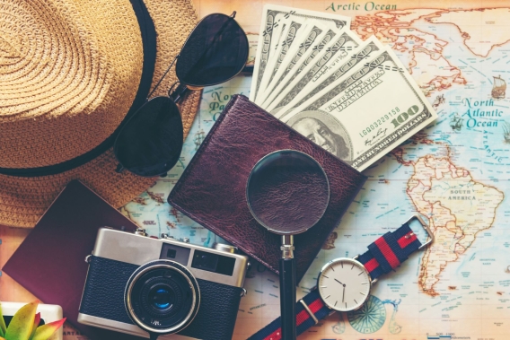 traveling the world safely with money