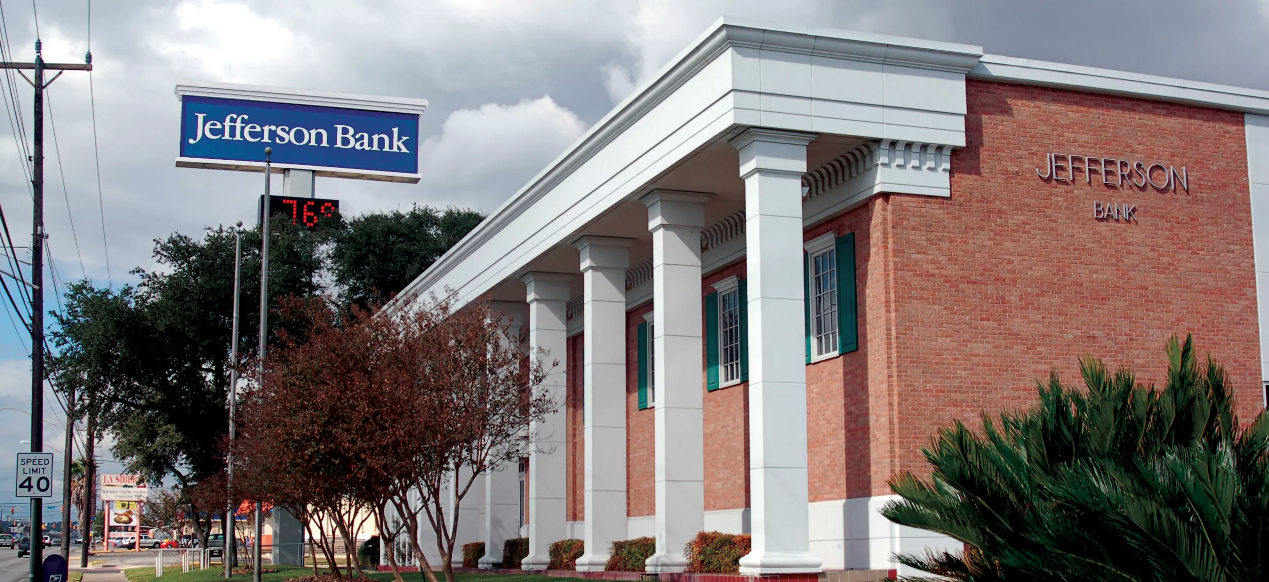 Fredericksburg Road Banking Center Exterior Photo 